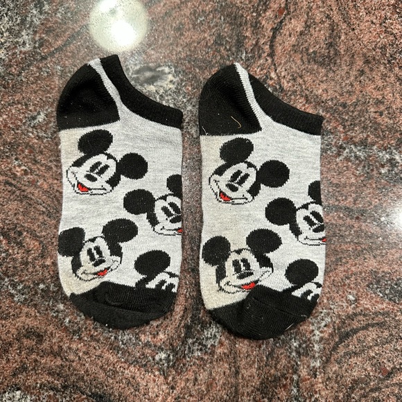 Women’s Disney socks- set of 6 pairs - Picture 2 of 7